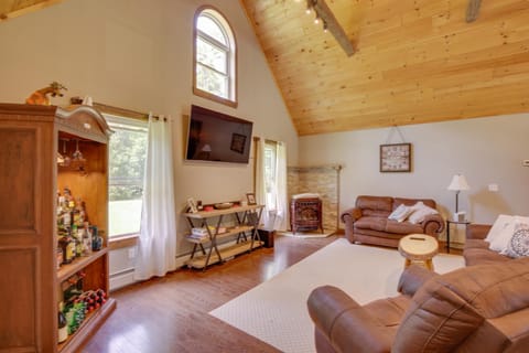 Spacious Cabin with Private Dock on Thompson Lake Casa in Otisfield