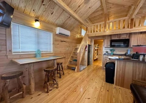 Rustic Cabin with loft in Surf City with Parking Casa in Surf City