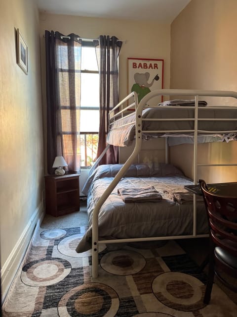 Macaw Guest House Hostel in Upper Manhattan