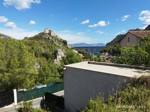 GITE RÉNOVÉ CALANQUES LA VESSE Condo in Marseille