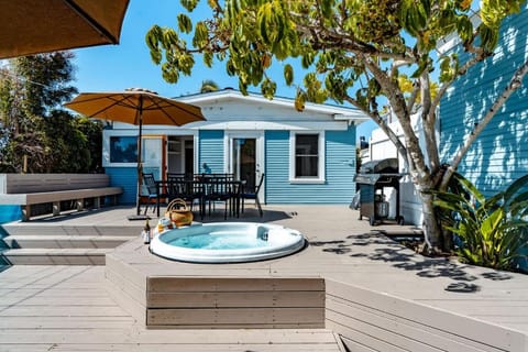 Modern Beach Retreat Walk to Everything House in La Jolla