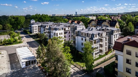 Property building, Neighbourhood