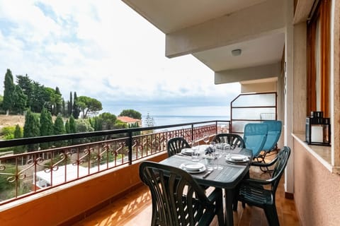 Day, Natural landscape, View (from property/room), Balcony/Terrace, Dining area, Sea view