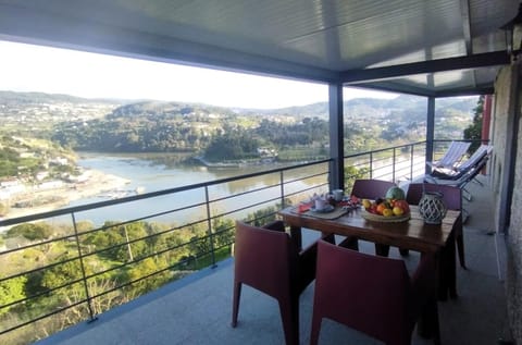 Day, Natural landscape, View (from property/room), Balcony/Terrace, Food and drinks, Seating area, Dining area, Food, River view