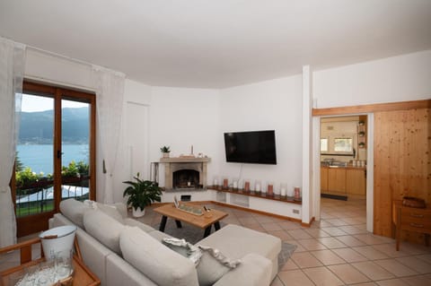 Communal lounge/ TV room, TV and multimedia, Seating area