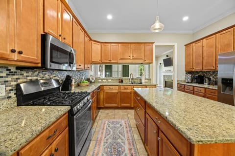 Kitchen or kitchenette, dishwasher, minibar, oven, pet friendly, stove, toaster