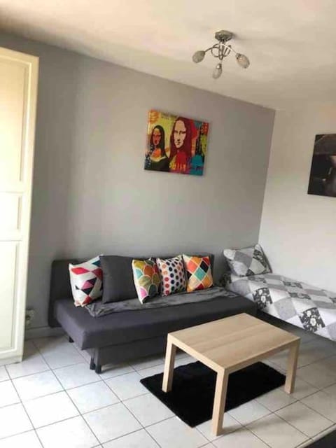 Studio charmant centre d Aubervilliers Condo in Aubervilliers