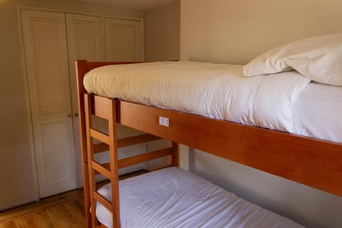 Bedroom, bunk bed