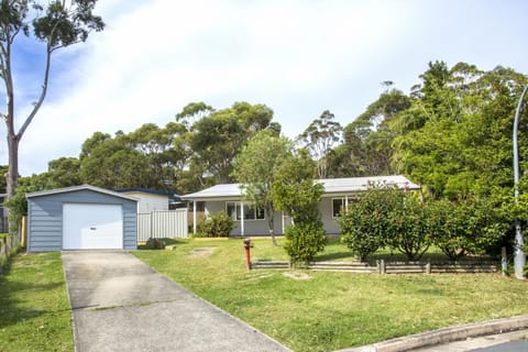 Tabourie Gem House in Lake Tabourie