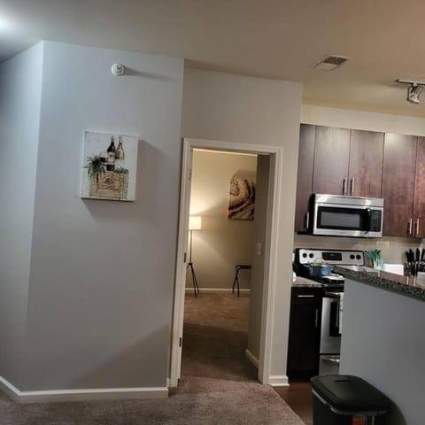 Stylish and Spacious, close to the Hospital. Condo in Fort Wayne