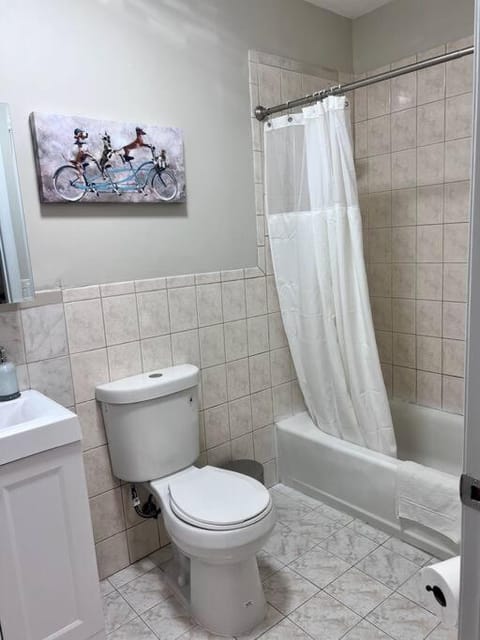 Comfortable 2 King bed Luxury Apt Near EWR/NYC airport Apartment in Newark