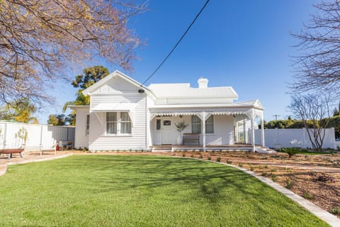 White House Swan Hill Maison in Swan Hill