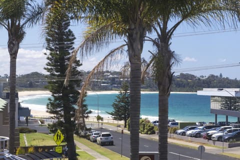 Free night on us this Winter at Surf and Turf Retreat Mollymook House in Mollymook