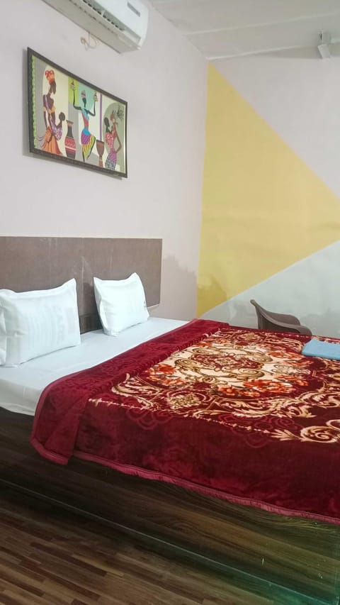 OYO Hotel Yuvraj Resort Hotel in Noida