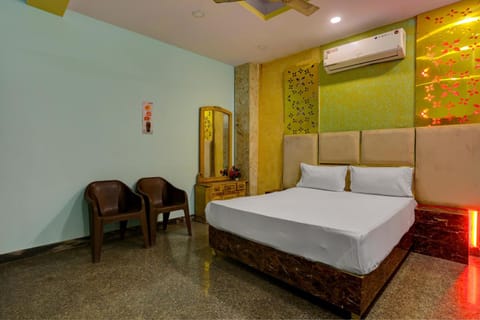 OYO Hotel Samrat Hotel in Delhi