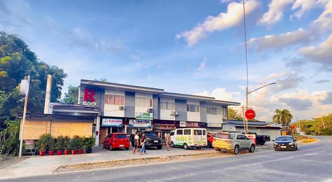 R Block Commercial Building Alojamiento y desayuno in Naga