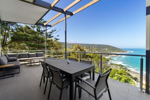Azure House in Wye River