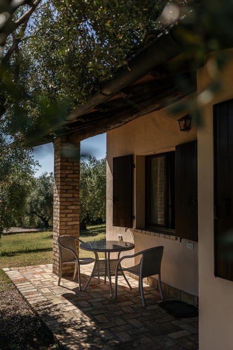 Patio, Day, Garden, Dining area