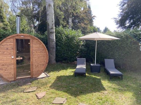 GREAT Chalet with private BARRELSAUNA Hugh private garden with pool bar and restaurant facilities VELUWE Apartamento in Putten