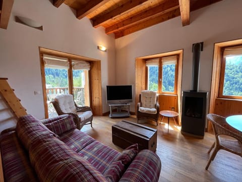 Apartment Cascade 3 minutes from Alpe d Huez Grand Domaine via Oz en Oisans Condo in Oz