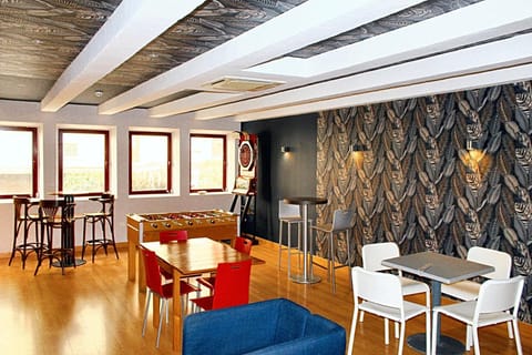 Communal lounge/ TV room, Darts, Game Room, Karaoke, TV and multimedia, Living room, Seating area