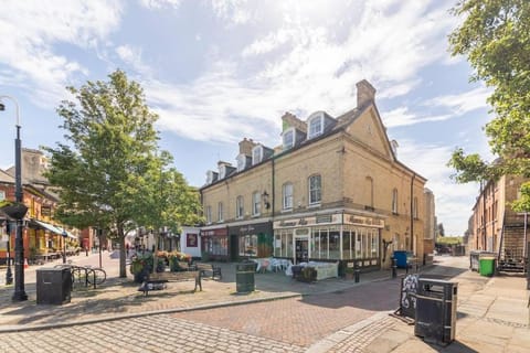 Property building, Street view, Location