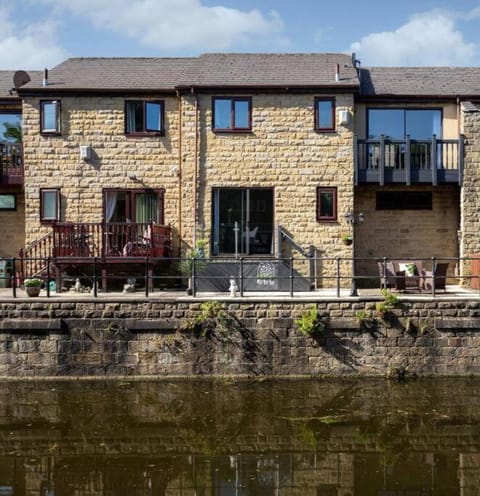 Luxury Canalside home in Leeds House in Leeds