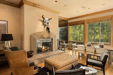 Owl Creek 20, Luxury family home with private balcony, deck, hot tub, and patio - near lifts! House in Snowmass Village