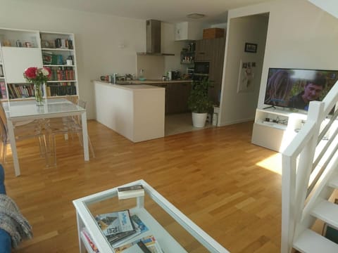 Duplex lumineux Saint Ouen sur Seine Apartment in Saint-Denis, France