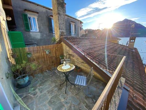 Property building, Summer, Balcony/Terrace, Lake view, Quiet street view