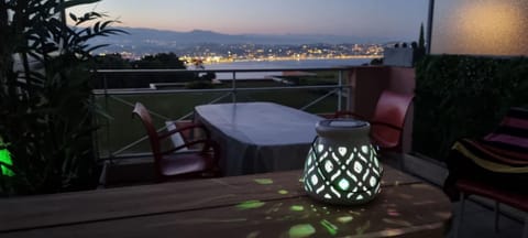 2 pièces vue panoramique sur mer et baie de Cannes Apartment in Mandelieu-La Napoule
