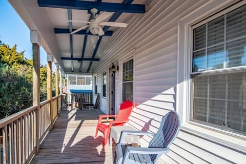 Reynolds Roost 5BR 3BA Scenic View 2 and a half Minutes to the Beach! Maison in Litchfield Beach