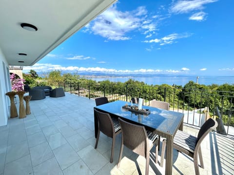 Natural landscape, Balcony/Terrace, Sea view