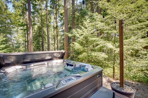 Unwind in Cle Elum Hot Tub and Cozy Fireplace! House in Kittitas County