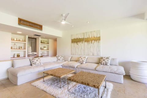 Luxury Modern Punta Mita Condo 3 bdrm, sleeps 8 with Golf access Apartment in Punta Mita