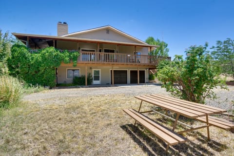 Prescott Retreat with Gas Grill, Deck and Fireplace Haus in Prescott