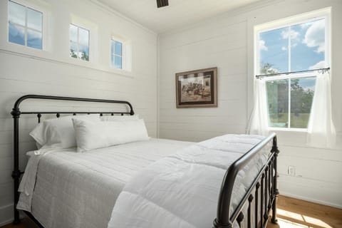 Cedar Break Lodging Villa in Dripping Springs