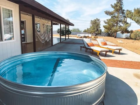 Jellystone Lodge- Park Adjacent w Hot and Cold Tub Haus in Yucca Valley