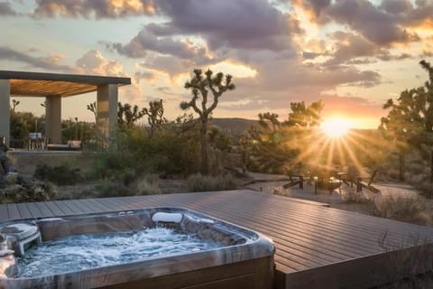 Skyline Ridge- Modern Residence w Sprawling Views Casa in Yucca Valley