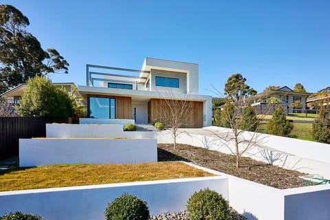 Luxury Contemporary Coastal Getaway - Sea Veiws Haus in Red Hill