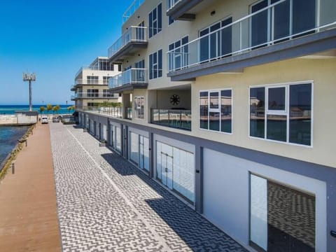 2Bd 2Bath APT - 5 Star Ocean View, Pool, Gym Apartment in Oranjestad