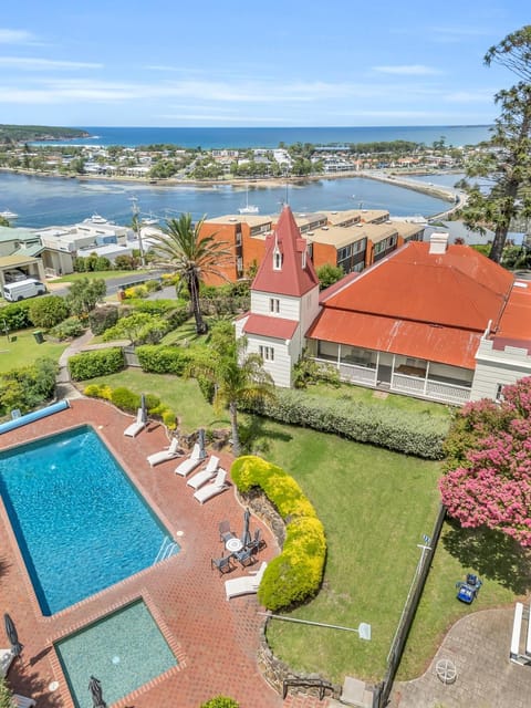 Property building, Bird's eye view, Swimming pool