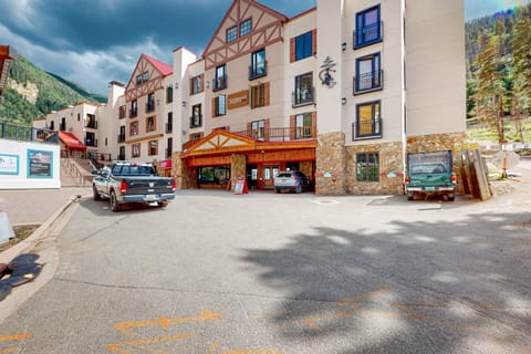 Majestic Alpine Retreat Condo in Taos Ski Valley