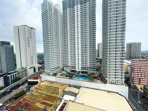 Spacious 2BR Penthouse in Makati near Greenbelt Apartment in Pasay