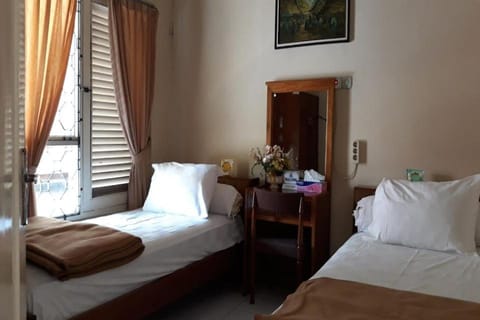 Petra F7 Surabaya Murah Fasilitas Lengkap Bed and Breakfast in Surabaya