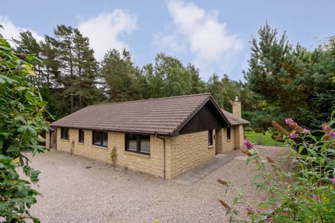 Ballater Bungalow - 4 bed - Beautiful Garden Haus in Ballater