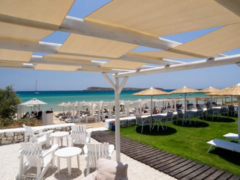 Restaurant/places to eat, Lounge or bar, Beach