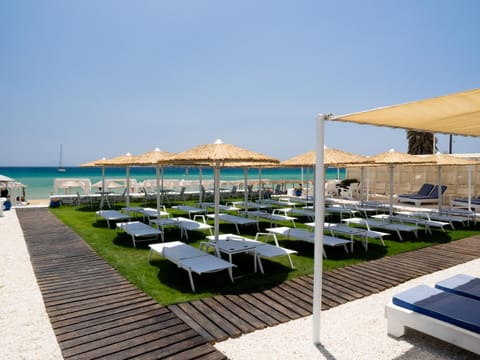 Restaurant/places to eat, Lounge or bar, Beach