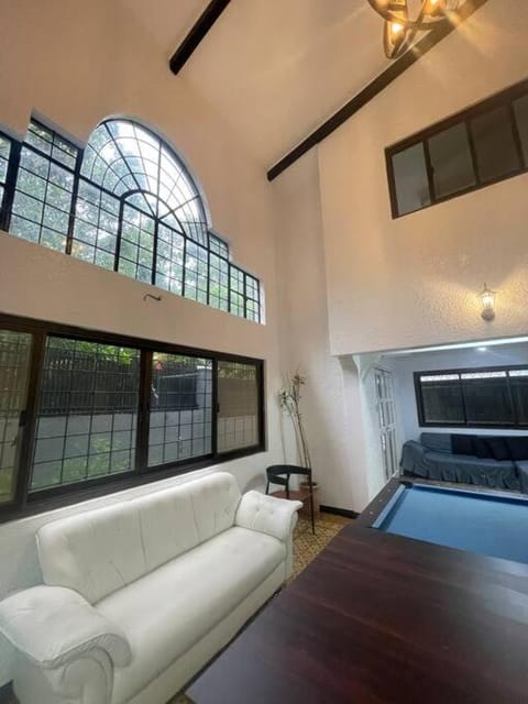 Lovely House in Tagaytay near Skyranch (10pax) Apartment in Tagaytay