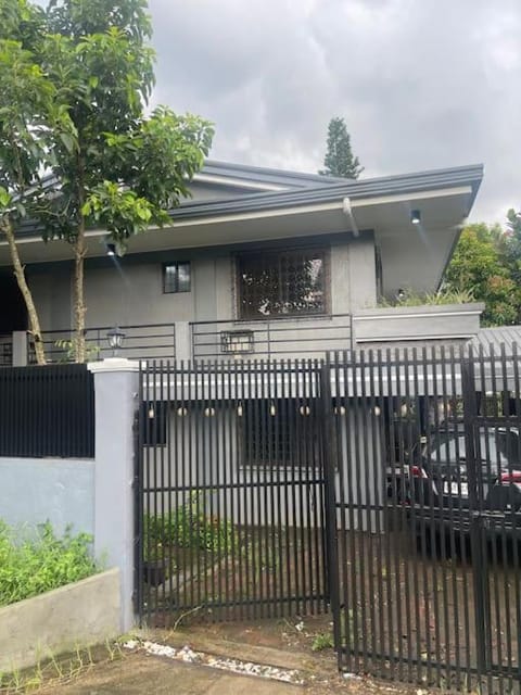 Spacious House in Tagaytay near Skyranch (6pax) Eigentumswohnung in Tagaytay
